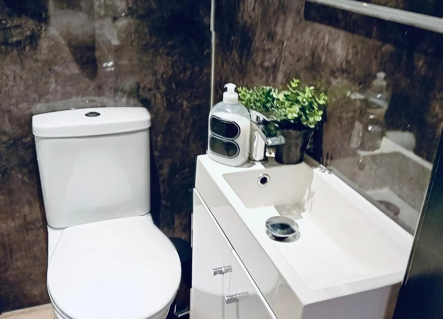 Short-Term Studio Stays With Parking Subject To Availability 브라이턴 영국